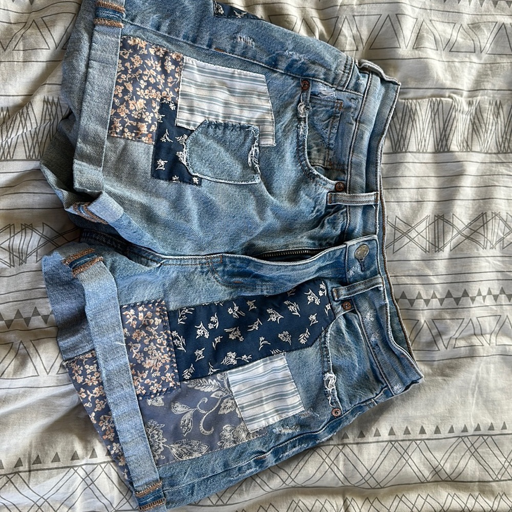 Patched American Eagle, Jean shorts